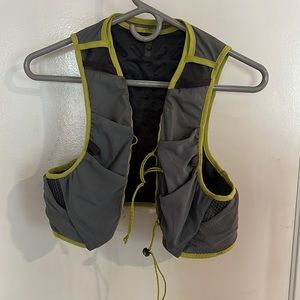 Patagonia running vest 4L. Size medium